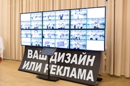 Брендирование юбки под телевизорами