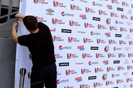 Монтаж баннера на конструкцию из бруса