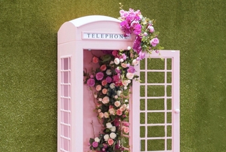 Фотозона Розовая телефонная будка