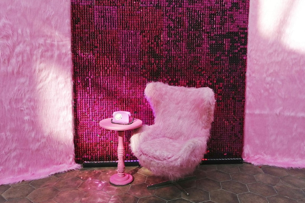 Фотозона розовая