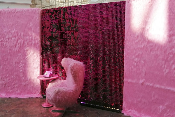 Фотозона розовая