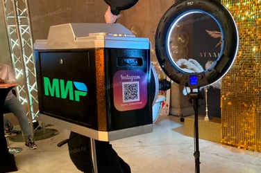 Примеры брендирования фотобудки Зенит: