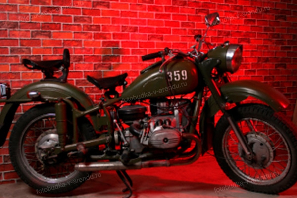 Фотозона с мотоциклом