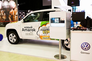 Примеры брендирования облегченной фотобудки: