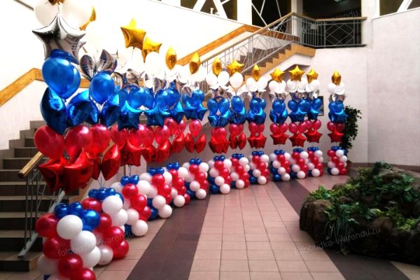 Фотозона из шаров на день Государственного флага Российской Федерации