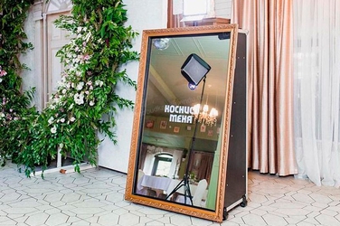 Примеры брендирования Селфи Зеркала: