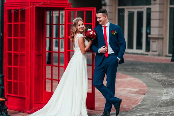 Фотозона телефонная будка