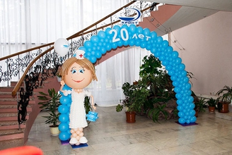 Фотозона из шаров на День Медика