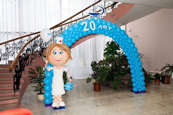 Фотозона из шаров на День Медика