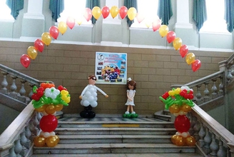 Фотозона из шаров на День Медика