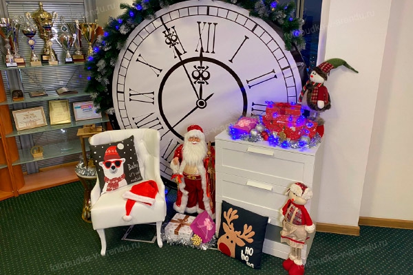 большая декорация часов