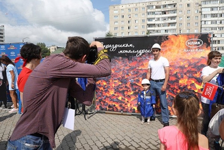 Фотозона Press wall на День металлурга