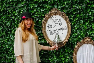 Стена для шампанского живая