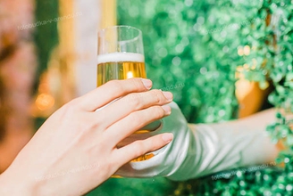 Стена для шампанского живая