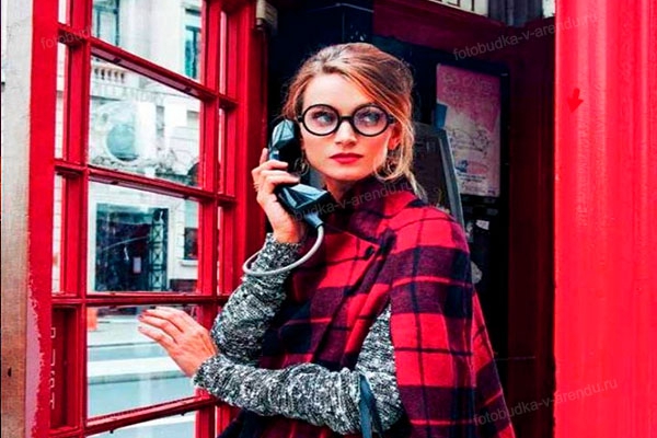 Фотозона телефонная будка
