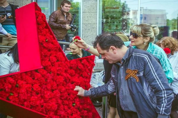 Фотозона Звезда из цветов