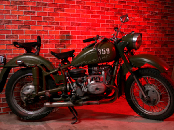 Фотозона с мотоциклом