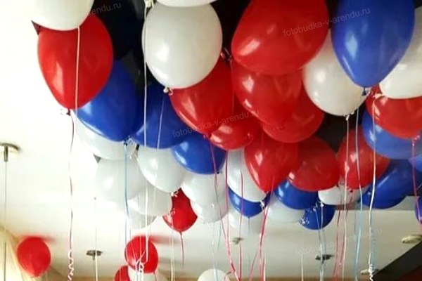 Фотозона из шаров на день Государственного флага Российской Федерации