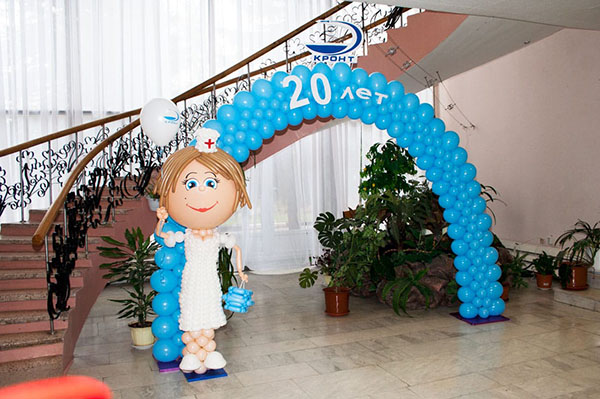 Фотозона из шаров на День Медика