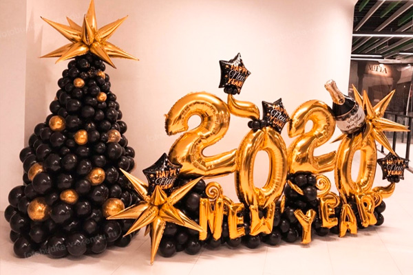 Фотозона новогодняя елка из шаров