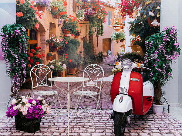 Фотозона с мотоциклом