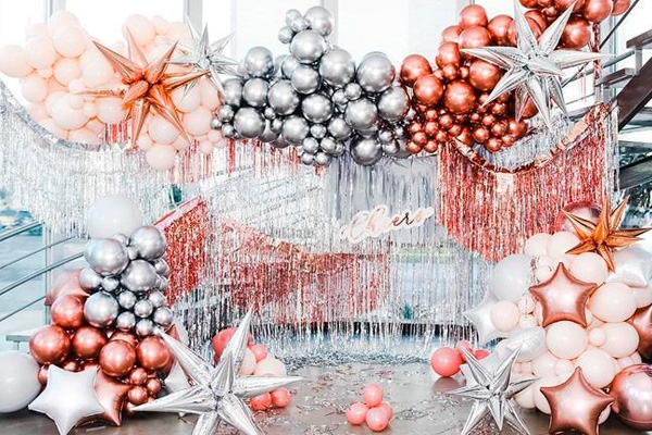 Новогодняя фотозона из шаров